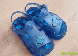 Нові босоніжки для хлопчика